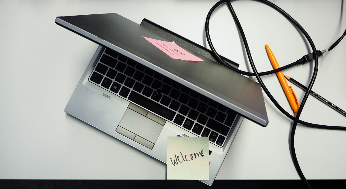 Laptop with post it notes