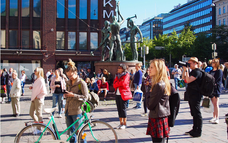 helsinki street statue summer